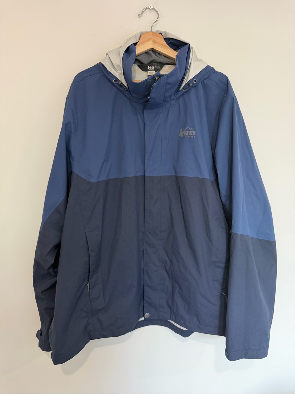 REI Men’s Two-Tone Navy and Slate Blue Hooded Raincoat